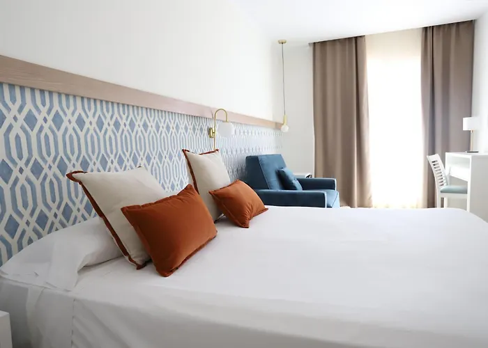 Hotel Oasis Con Parking Incluido
