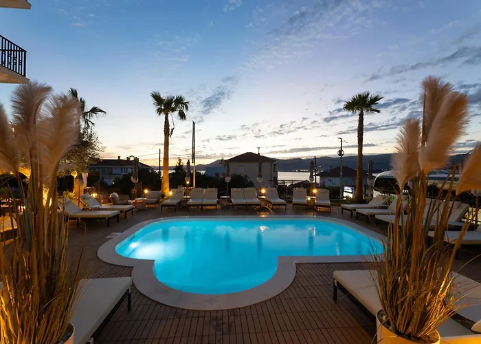 Hotel Vagabundo - Heated Pool , Stunning View & Breakfast