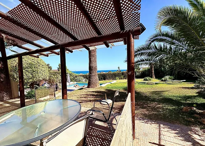 Villa Tranquilla - Sea View Apartments With Pool - Walk To Beach - Family And Pet Friendly