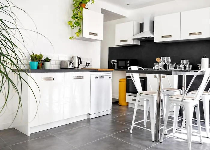 Beautifully Bright Apartment In Old Town Saint-Tropez