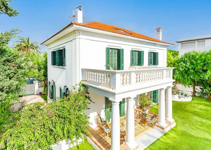 Villa De Los Leones In Heart Of Sitges By Beach And Town With Ac & Games