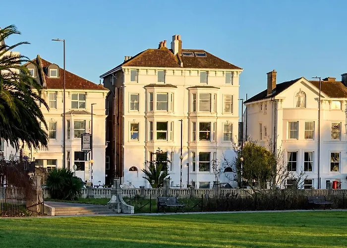 Stylish Top Floor Retreat With Stunning Solent Views