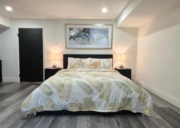 Renovated Guest Suite Near The Lake & High Park In Toronto!