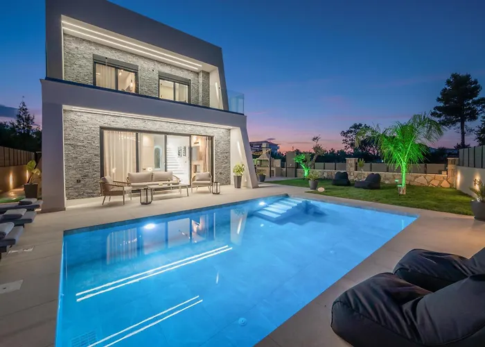 Sunwhite Villas - Private Pool & Cozy Atmosphere, By Zantewize