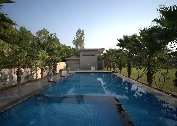 Amarvilas Hotel & Resort