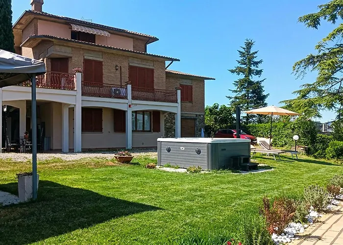 Stunning Apartment In Monteriggioni With Wifi