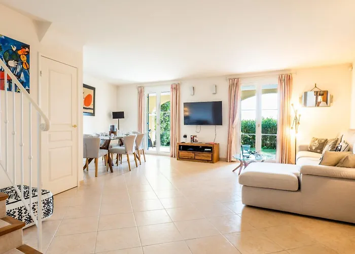 Beautiful And Peaceful Villa In A Residence