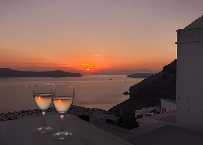 Tatakis Design Hotel With Rooftop Caldera Views