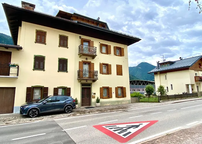 Balcone Sul Lago Alpino