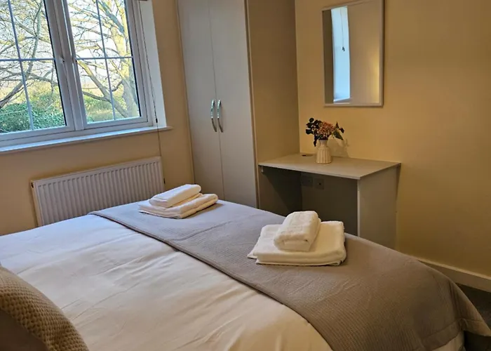2 Bedroom Flat Free Parking