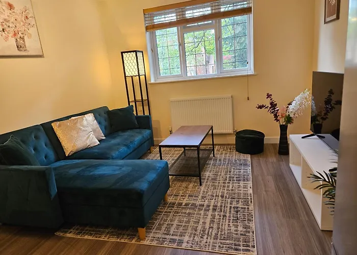 2 Bedroom Flat Free Parking