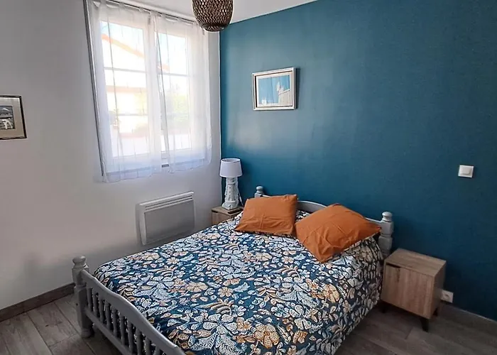 Maison Pour 2 A 4 Personnes Avec Jardin Proche De La Plage Et Des Commerces Royan