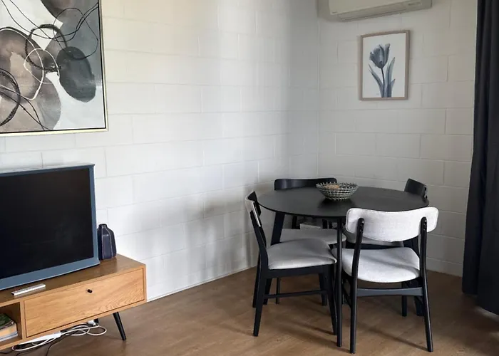 Apartment On Henry