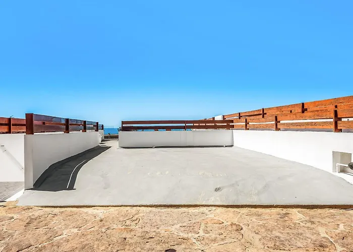 Dog-Friendly Oceanfront Villa With Pool Access, Rooftop Patio, Full Kitchen