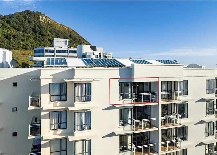 Ocean View Beach Escape - Top Floor Apartments, Mt Maunganui Base