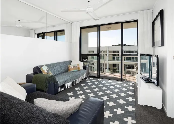 Ocean View Beach Escape - Top Floor Apartments, Mt Maunganui Base