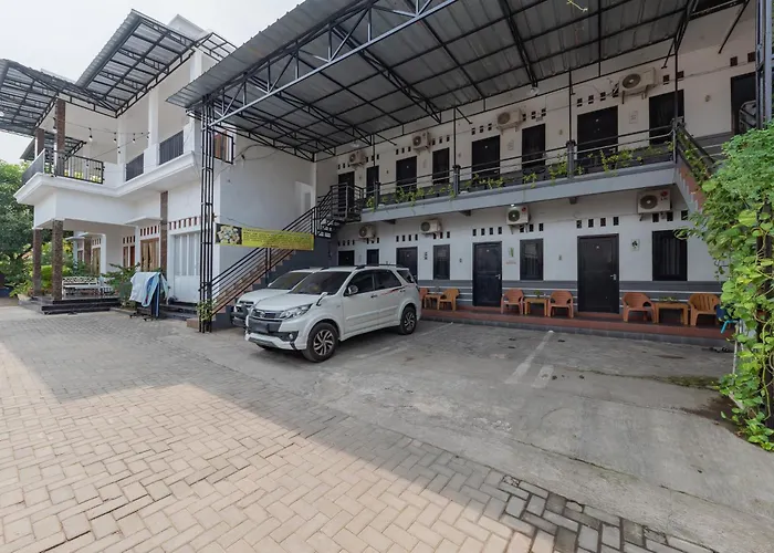 Reddoorz Syariah Near Ciledug Station