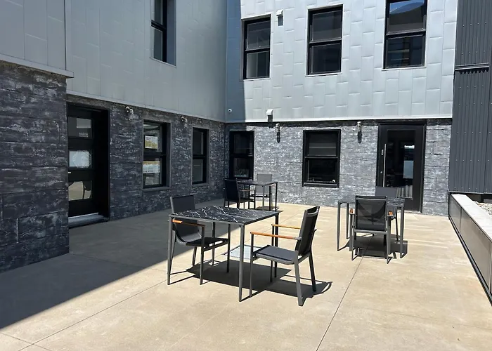 77 St-Vallier Apparts Hotel