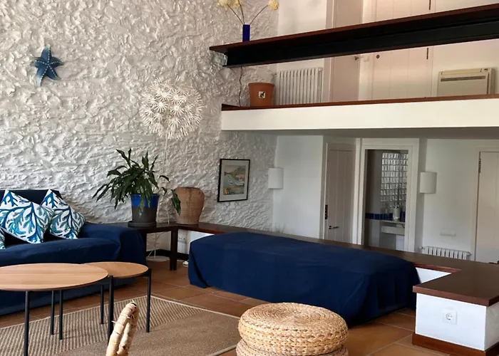 Roques - Casa En Primera Linea De Mar En Cadaques