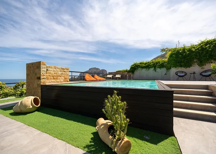 Pater Meus Suites - Sea View, Pool & Parking