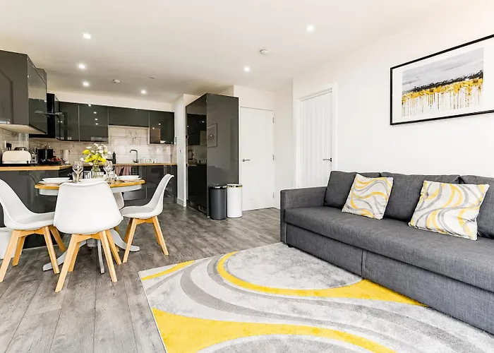 Bridge Court: Luxury Canal-View Apartments with Parking