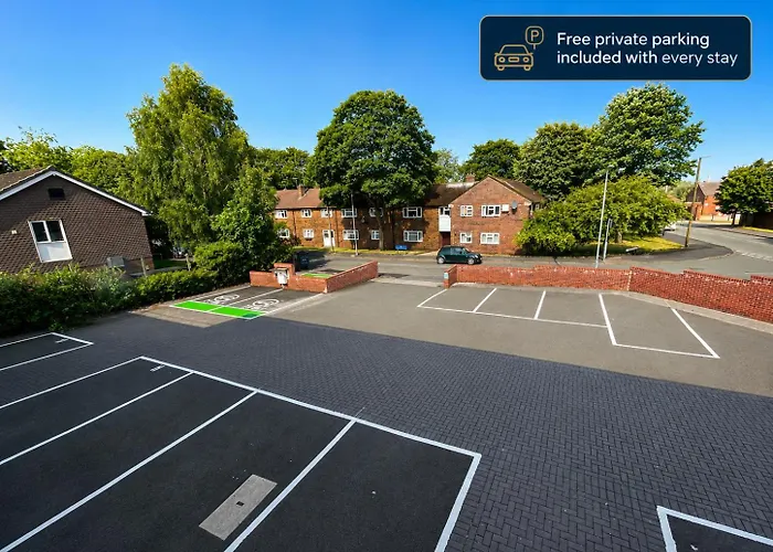 Bridge Court: Luxury Canal-View Apartments with Parking