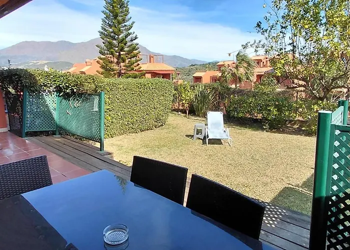 Apartamento De Dos Dormitorios Y Un Bano Con Piscinas Y Jardines Cercano A La Playa