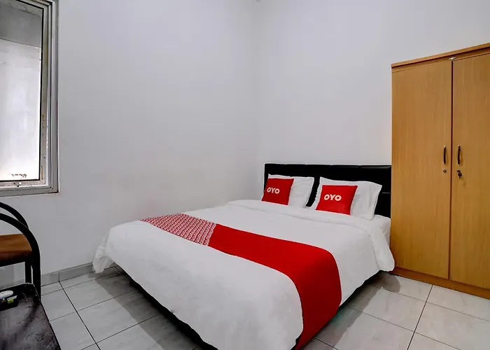Oyo 92725 Regol Srimahi Residence