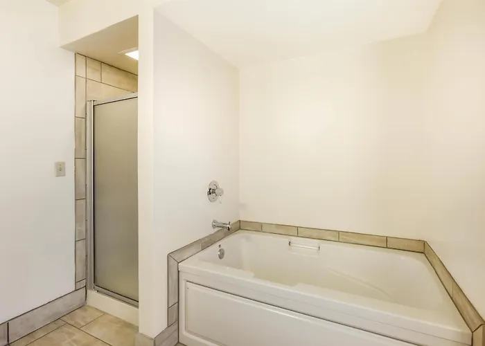 Best Western Plus Scottsdale Thunderbird Suites