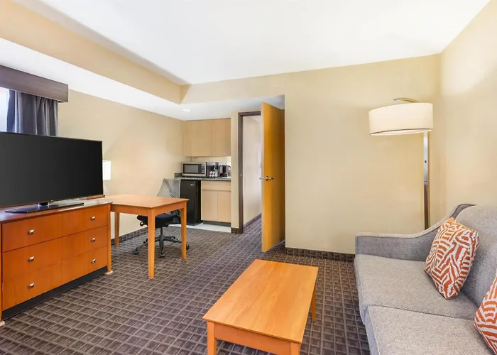 Best Western Plus Scottsdale Thunderbird Suites