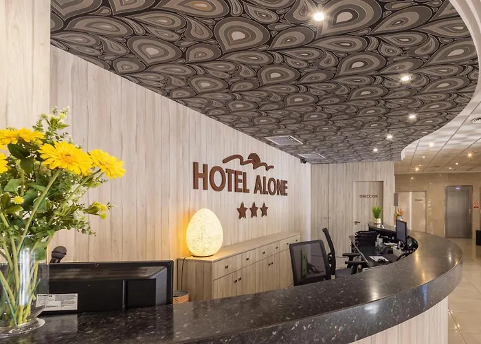 Hotel Alone