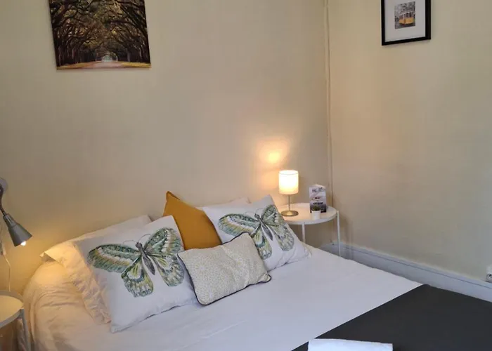 Logis Hotel Des Remparts - Saint-Lo