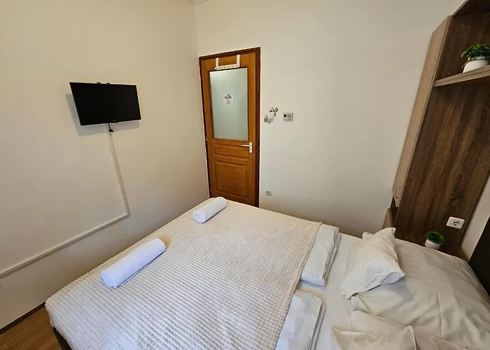 Zoli Apartmanok-Maya Koelcsey 34-36
