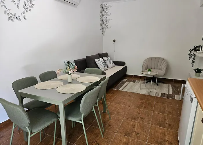 Zoli Apartmanok-Maya Koelcsey 34-36