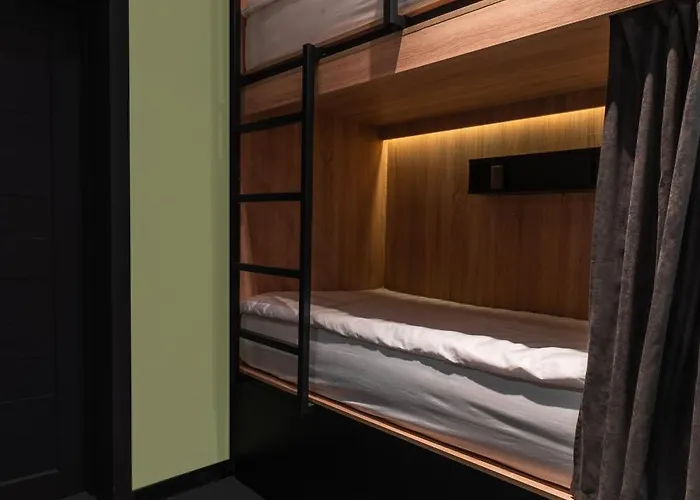 Globe Runner Rooms & Dorms