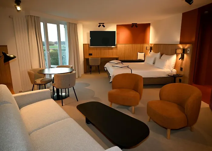 Everness Hotel & Resort