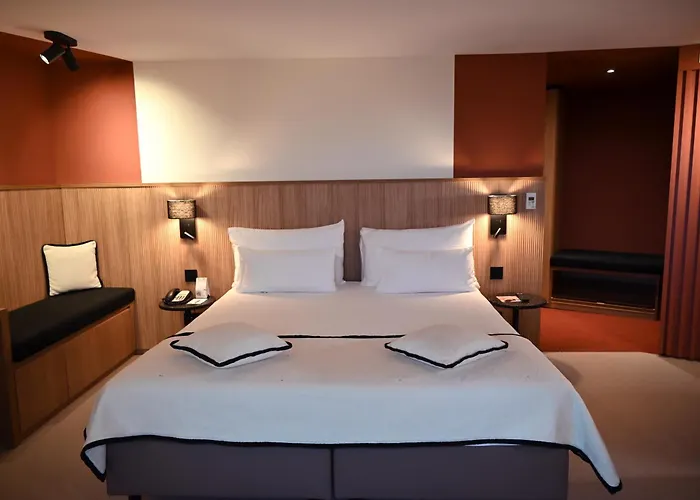 Everness Hotel & Resort