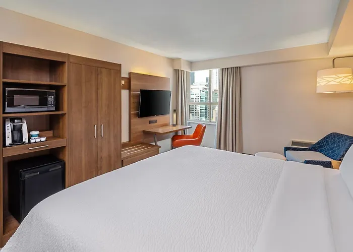 Holiday Inn Express Toronto Downtown By Ihg
