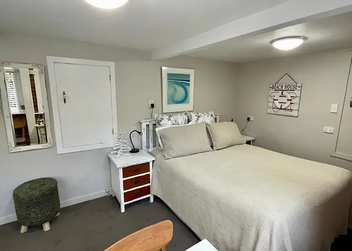 Whitby Studio - 200M To Mairangi Bay Beach