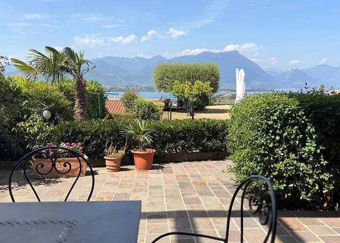Flowers & Garden Apartment Con Vista Lago