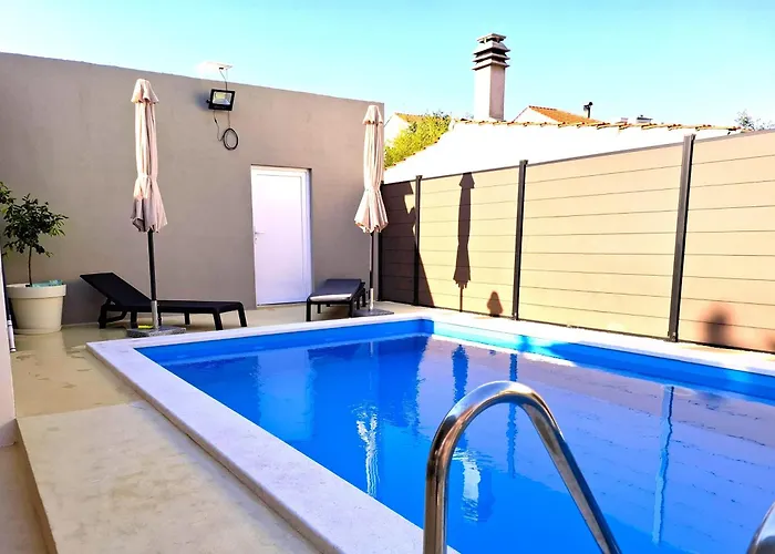 Villa Nar