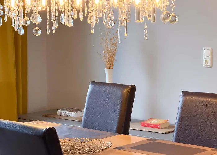 Grosse Moderne Designer-Wohnung Fuer Urlaub Und Business - 3 Schlafzimmer, Balkon, Kueche, Buero Und 2 Kostenlosen Parkplaetze