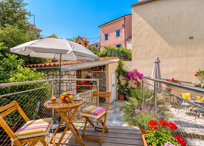 Island Villa Alba With Terrace & Grill - Happy Rentals