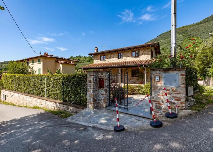 Villa Vittoriano - Tuscan Villa For 7 With Jacuzzi - Happy Rentals