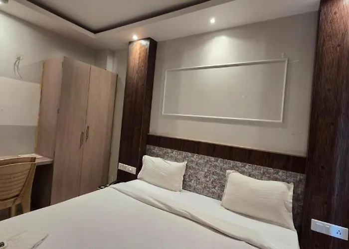 Goroomgo Hotel Home Town Puri Near Golden Beach And Temple - Fully Air Conditioned With Lift And Parking Facilities