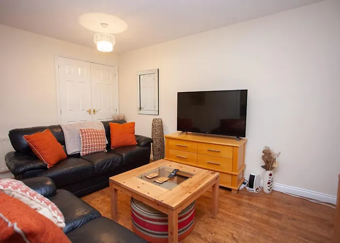 Homely Flat Close To Centre With Free Parking