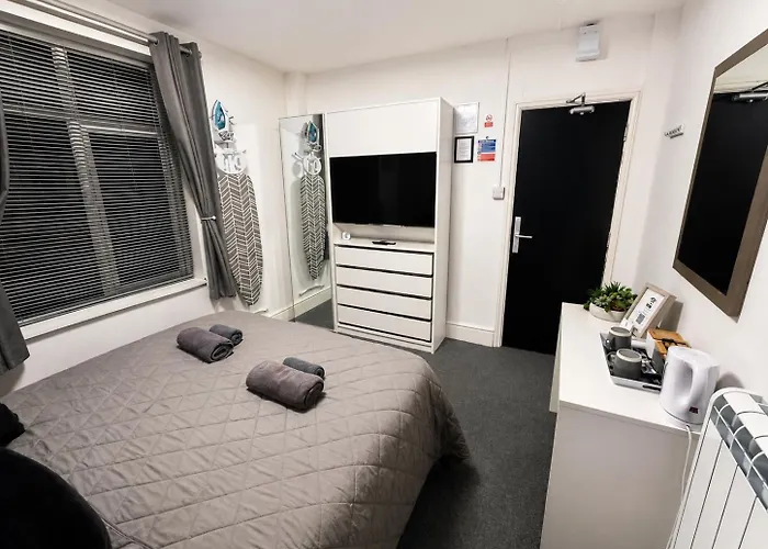 Great Georges Retreat Central Weymouth Beach Contactless Smart Accommodation