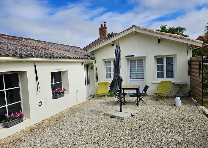 Logis Du Pey Roux Accueil Marcheurs Velos