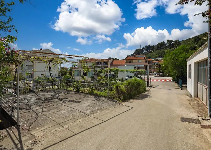 Marina Apt Near Makarska /W Balcony - Happy Rentals