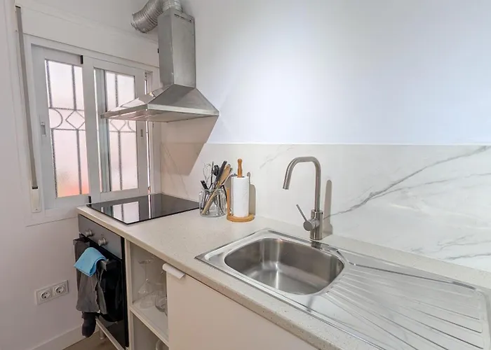Impressive Apartment With 3 Bedrooms Metres From The Beach